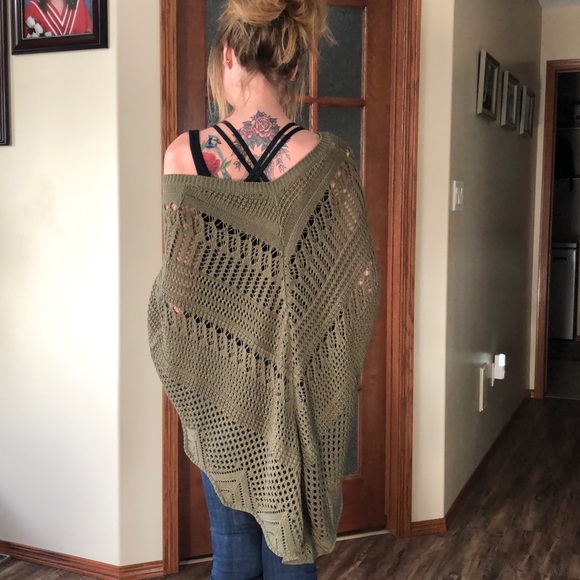 🌸 Le Chateau khaki poncho - Picture 2 of 14